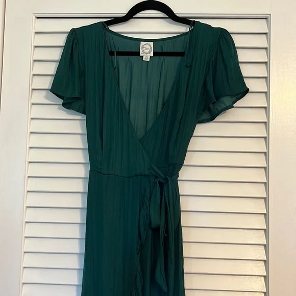 green short sleeve wrap dress Green Halterneck Lilijana Midi Dress main image 0